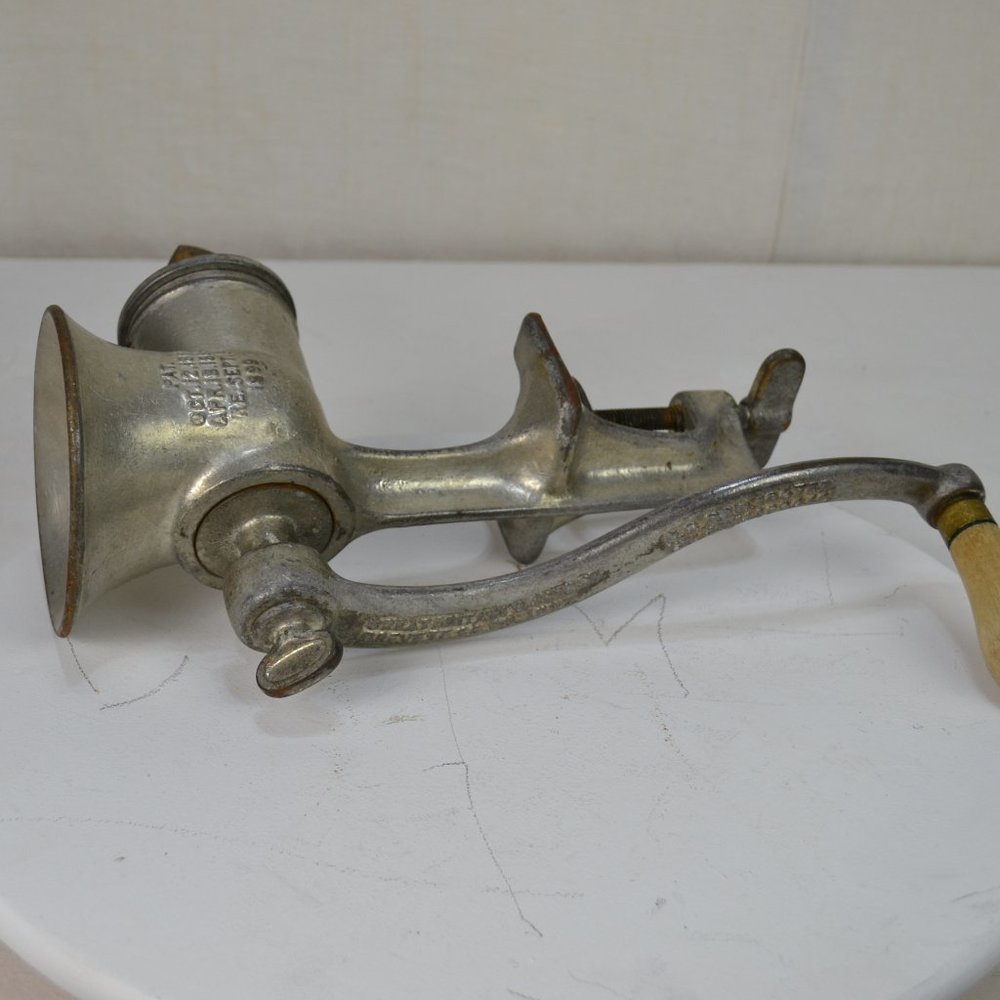 Antique   Victorian cast iron Universal Meat Grinder & Food Chopper  USA NO .3